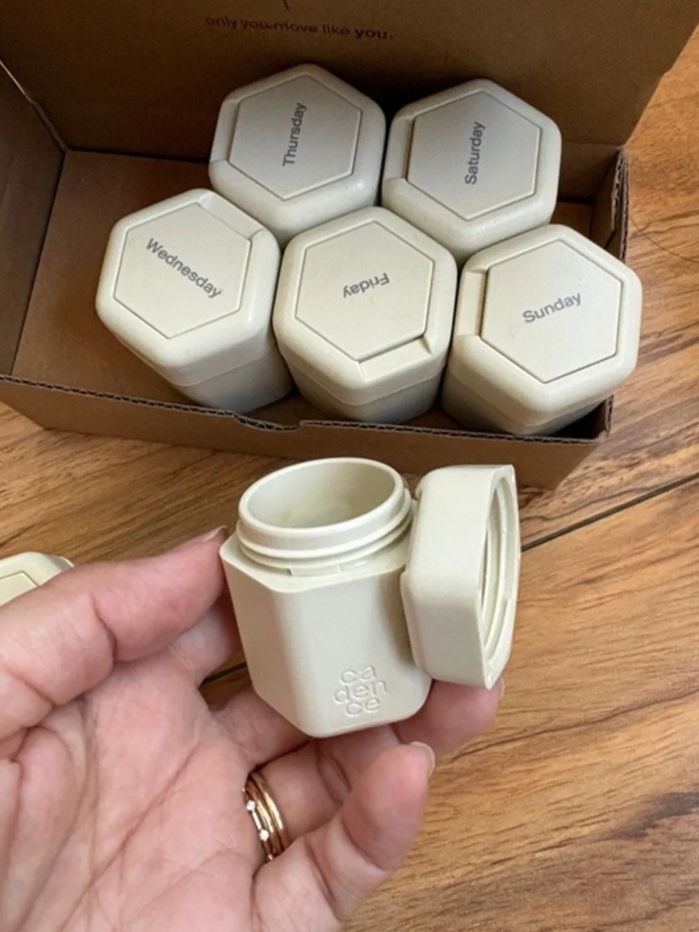 BRAND NEW Cadence magnetic travel storage capsules - 7 day weekly set